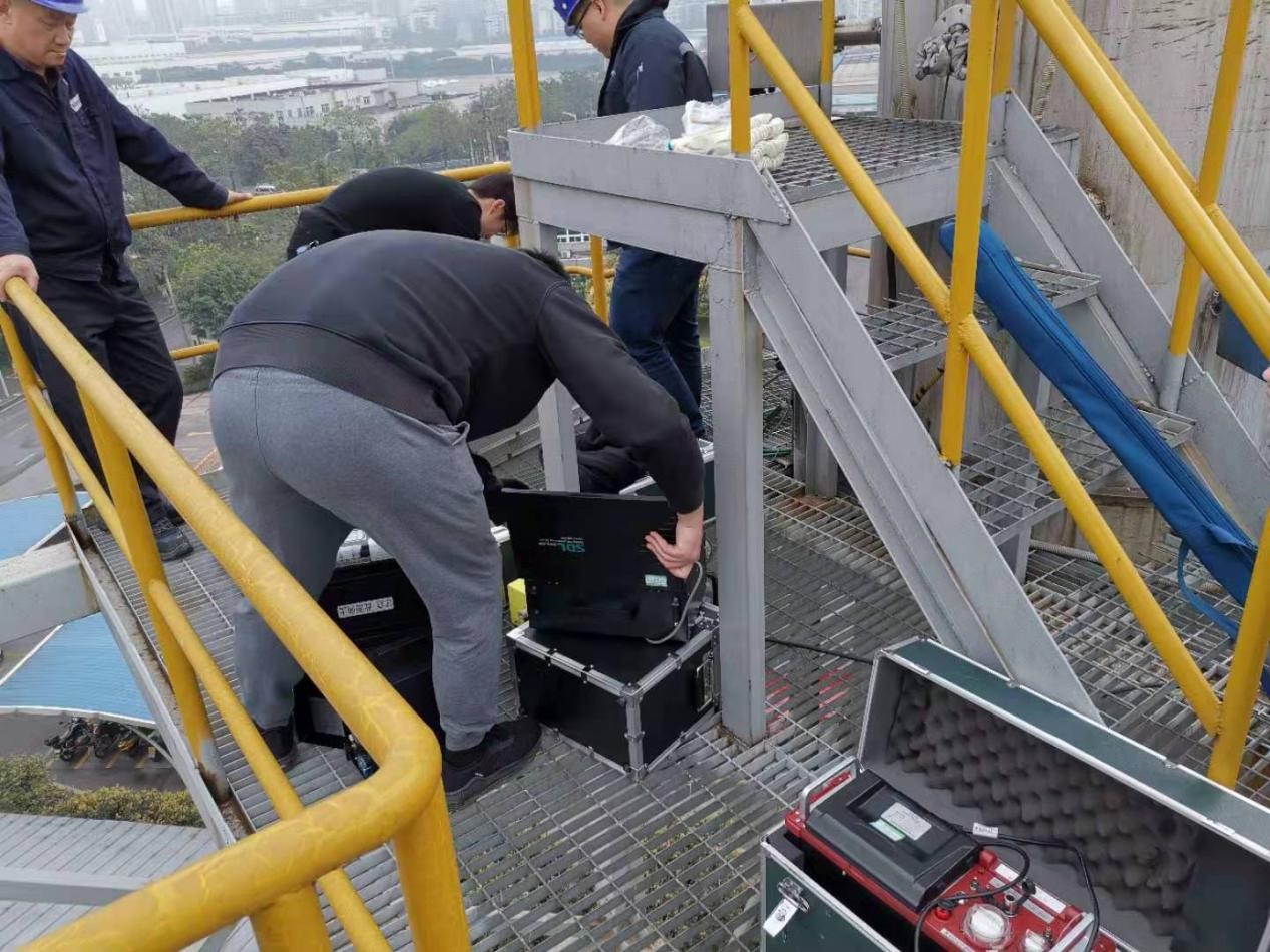 石墨工業(yè)尾氣傅里葉紅外氣體分析儀測(cè)試現(xiàn)場(chǎng)