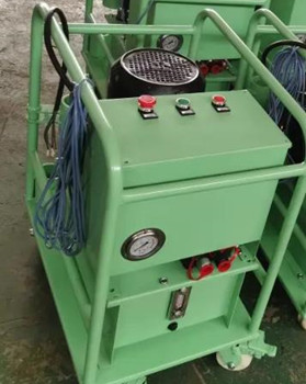 鉚接機(jī)鉚接后鉚釘開(kāi)裂的原因有哪些？