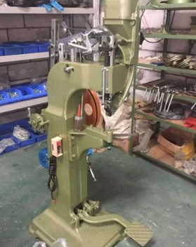 氣壓鉚接機(jī)的鉚頭會(huì)旋轉(zhuǎn)嗎？